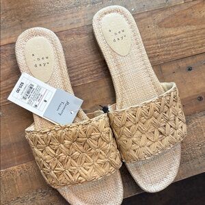 A New Day Women's Beige Woven Slide Sandals nwt